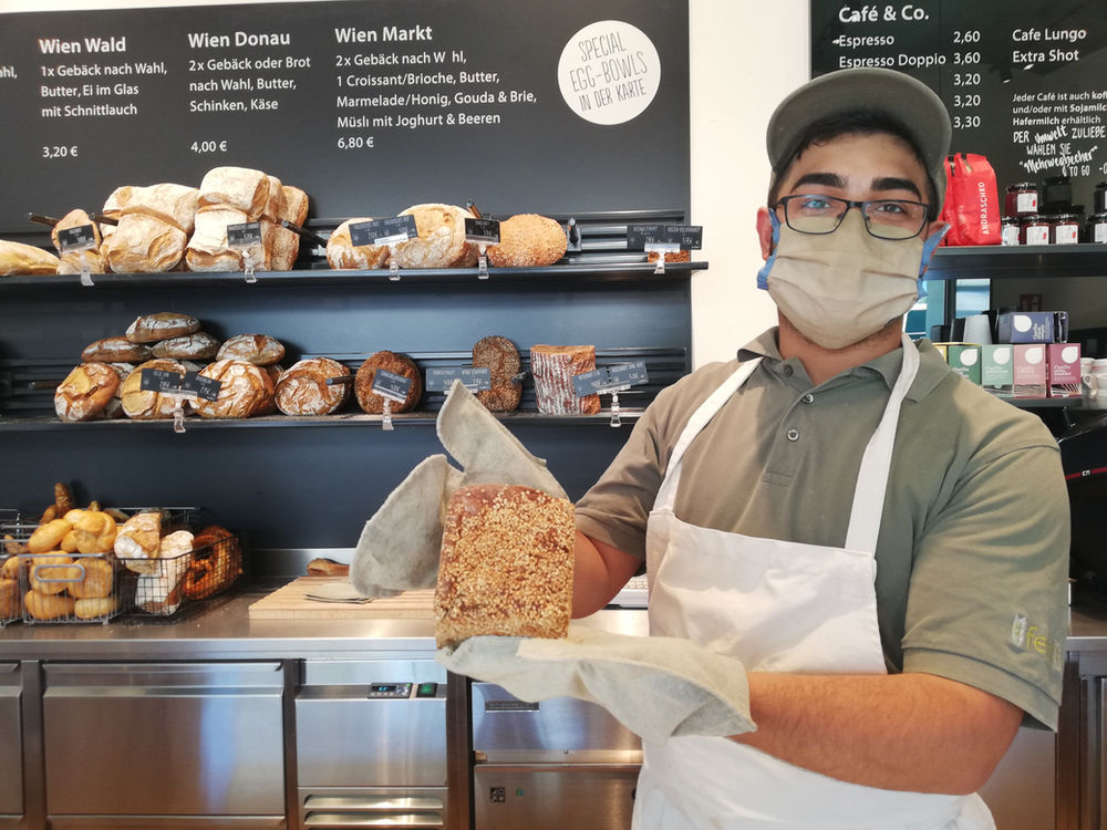 Christina Ostermayer / Bäckerei Café Felzl „Man beißt rein, und freut