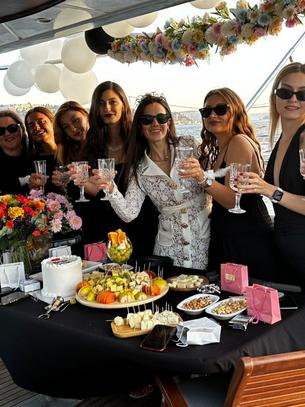 İstanbul Boğazı'nda Unutulmaz Bekarlığa Veda Partisi – Lüks ve Eğlencenin Zirvesi