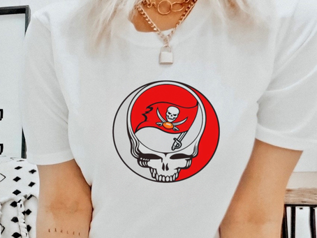 Tampa Bay Buccaneers x Grateful Dead logo shirt