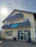 Firmengebäude von der Federl Sonnenschutz GmbH mit Firmenschild