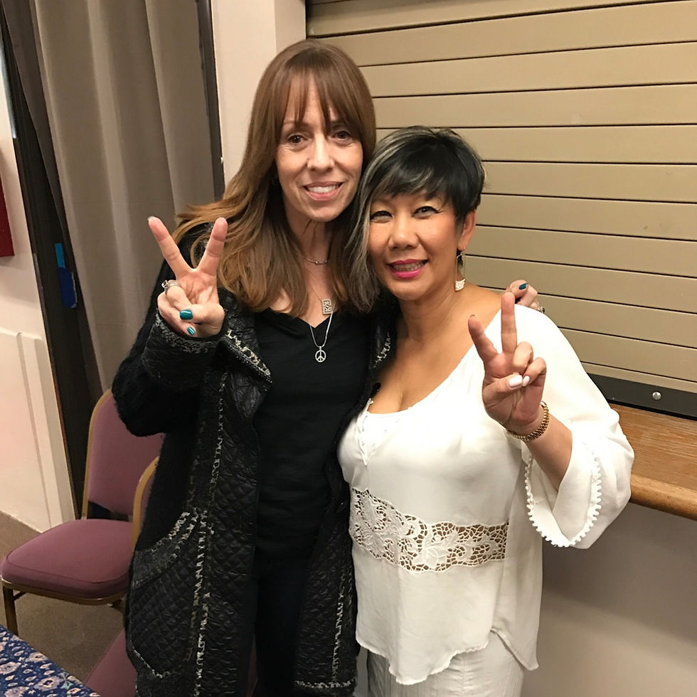 Mackenzie Phillips flashes peace with Dr