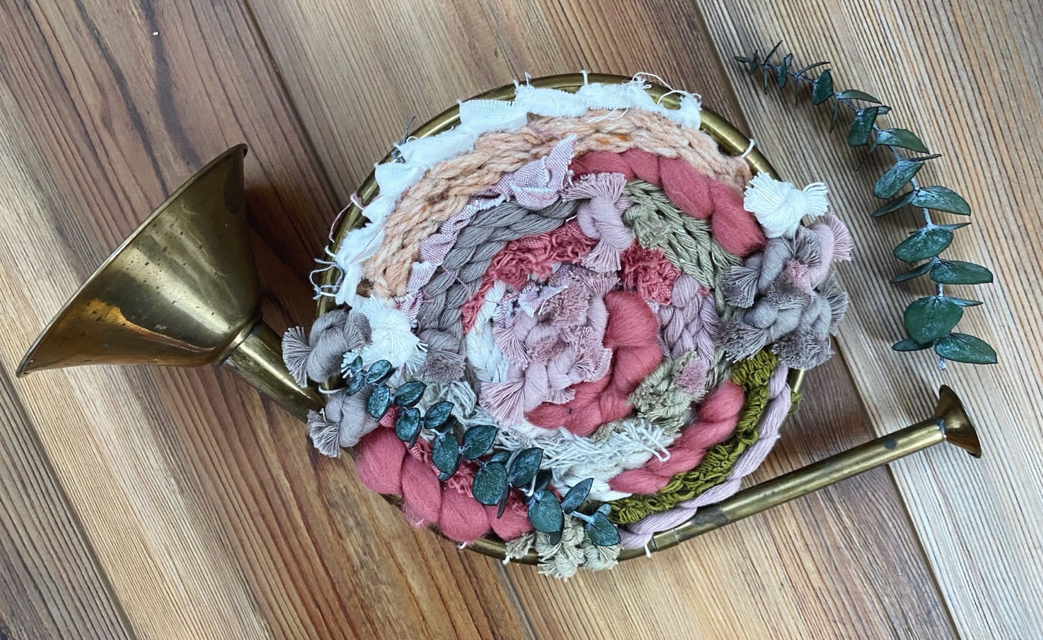 Hiya, Lovebug: mid-size woven fox hunting horn