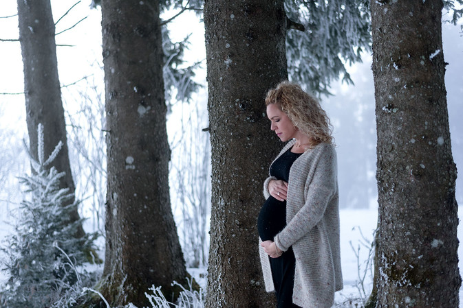 Babybauchfotos, Fotograf Allgäu, Fotografin Kempten, Fototstudio Kempten, maternity Allgäu, Babybauch Isny, Babybauch Oberstdorf, Babybauch Füssen