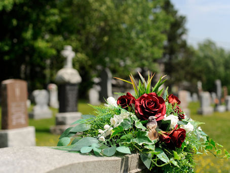 Where Should Grief Flowers Go—Home or Funeral? A Thoughtful Guide to a Delicate Choice