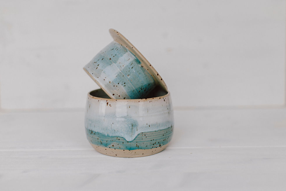 Französische Butterdose in türkis aus handgetöpferter Keramik