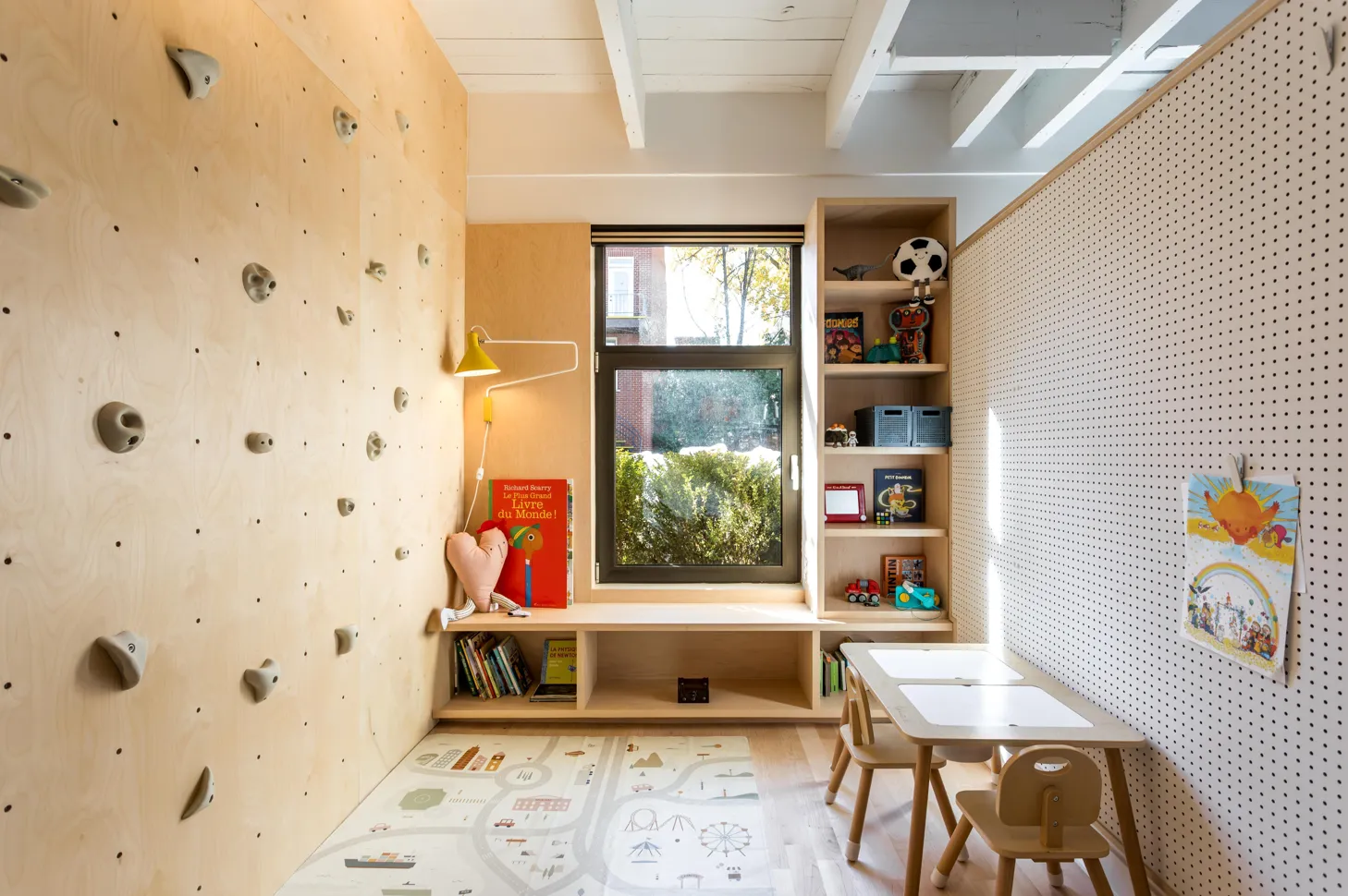 Plateau Kyoto Residence: A Montreal Home Meets Japanese Minimalism. Image of: Caroline Thibault