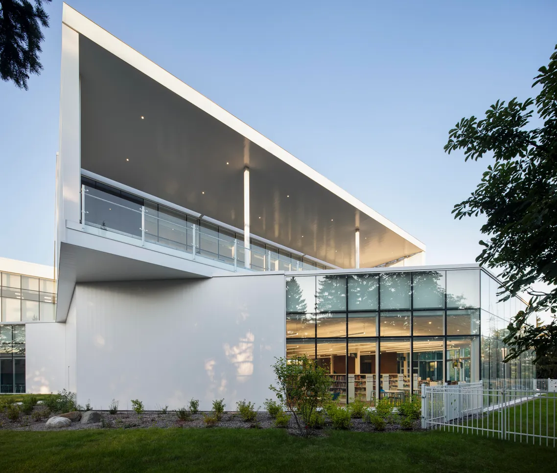 Bibliothèque L'Octogone. Photography by Adrien Williams