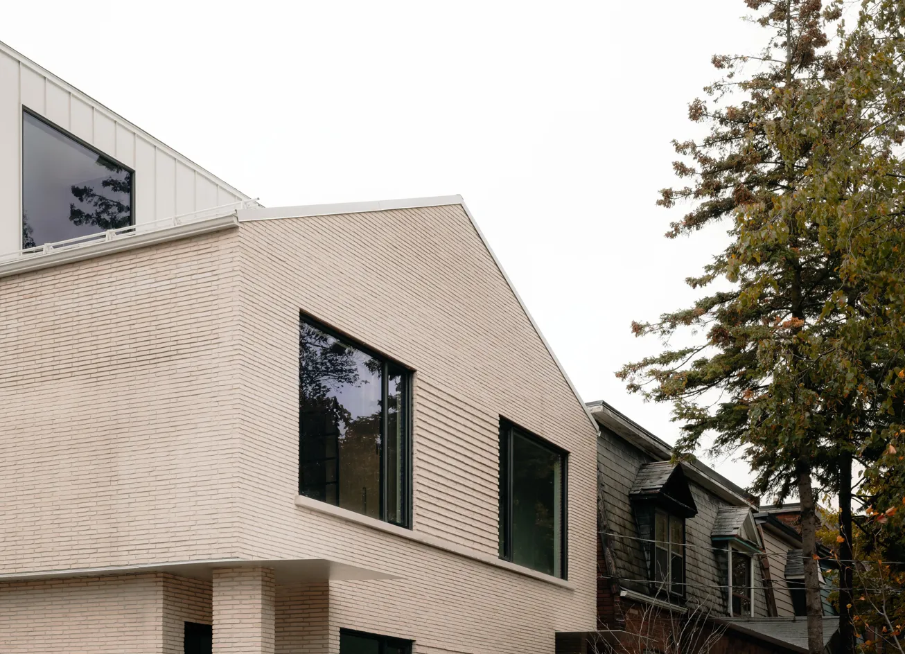 Montrose Sixplex. Image courtesy of: Félix Michaud