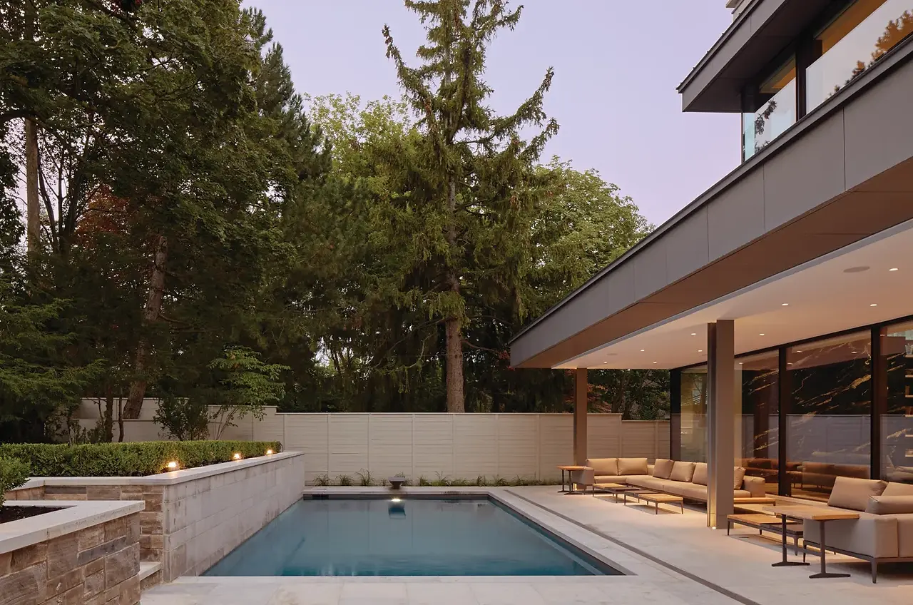 Russell Hill Residence. Photography by Ben Rahn / A-Frame Inc.