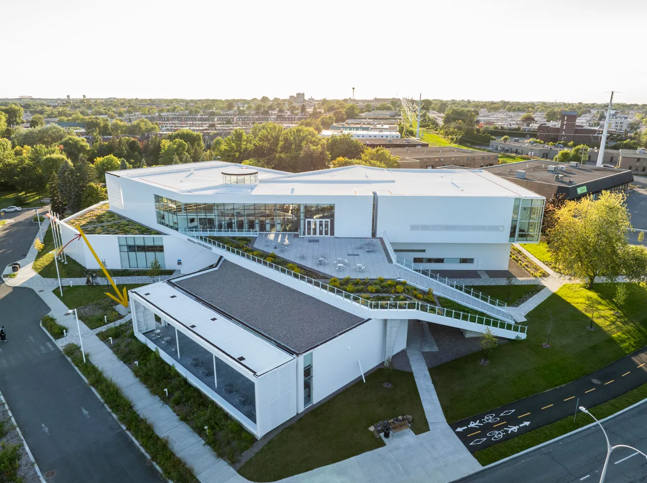 Bibliothèque L'Octogone. Photography by Adrien Williams