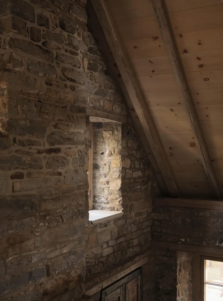 Aubé House: Breathing New Life into 1811 | The Award-Winning. Image courtesy of: Maxime Brouillet