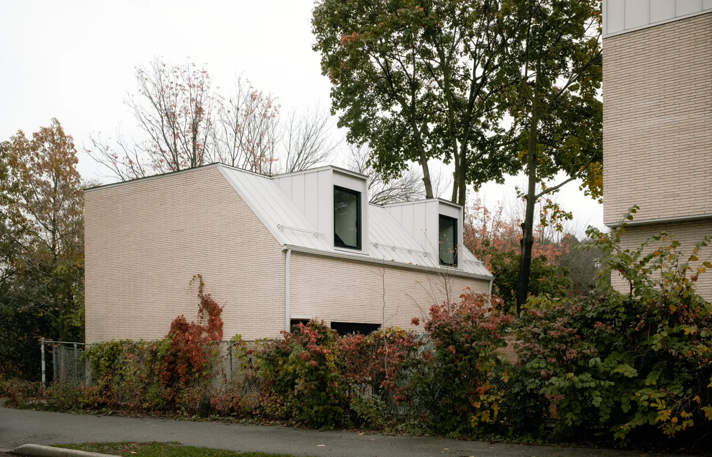 Montrose Sixplex. Image courtesy of: Félix Michaud