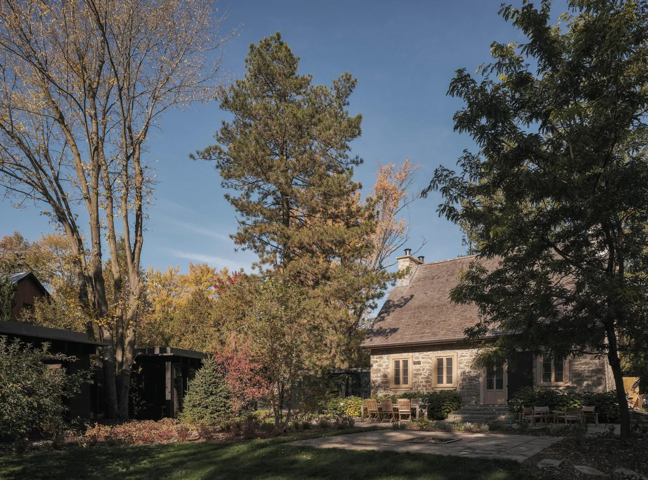 Aubé House: Breathing New Life into 1811 | The Award-Winning. Image courtesy of: Maxime Brouillet