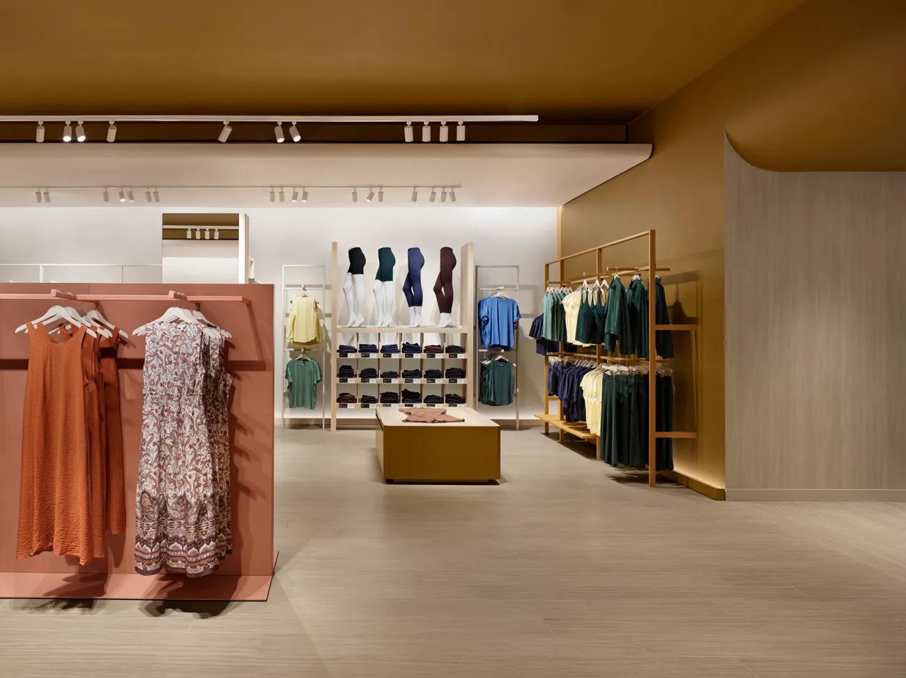 Reitmans’ Bold New Concept Store. Image courtesy of: A-Frame Photography, Ben Rahn