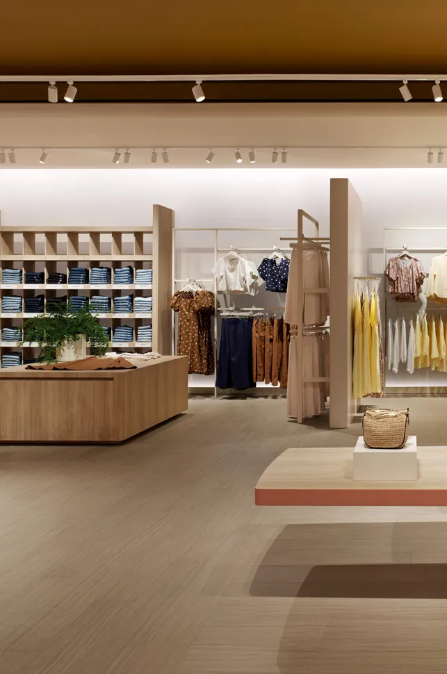 Reitmans’ Bold New Concept Store. Image courtesy of: A-Frame Photography, Ben Rahn