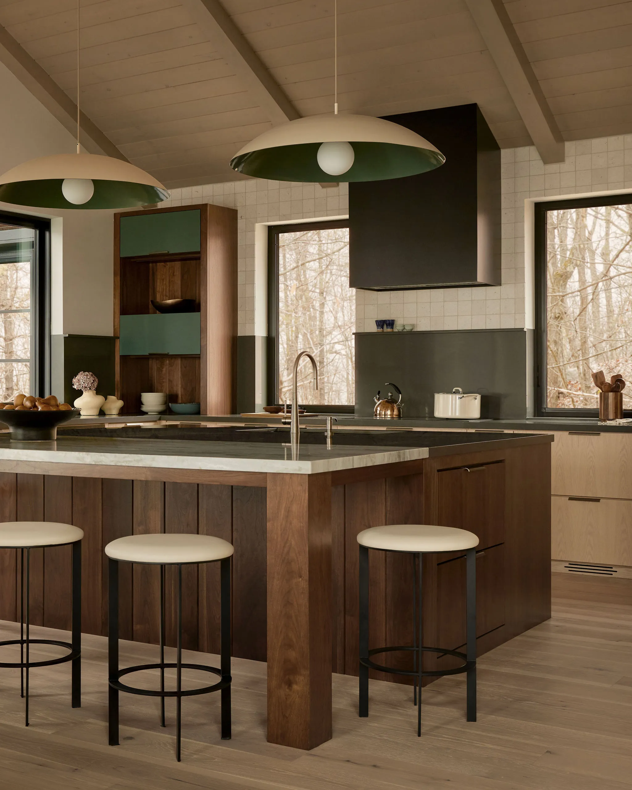 Stunning Huntsville Lake House. Photography by Kosta Bratsos
