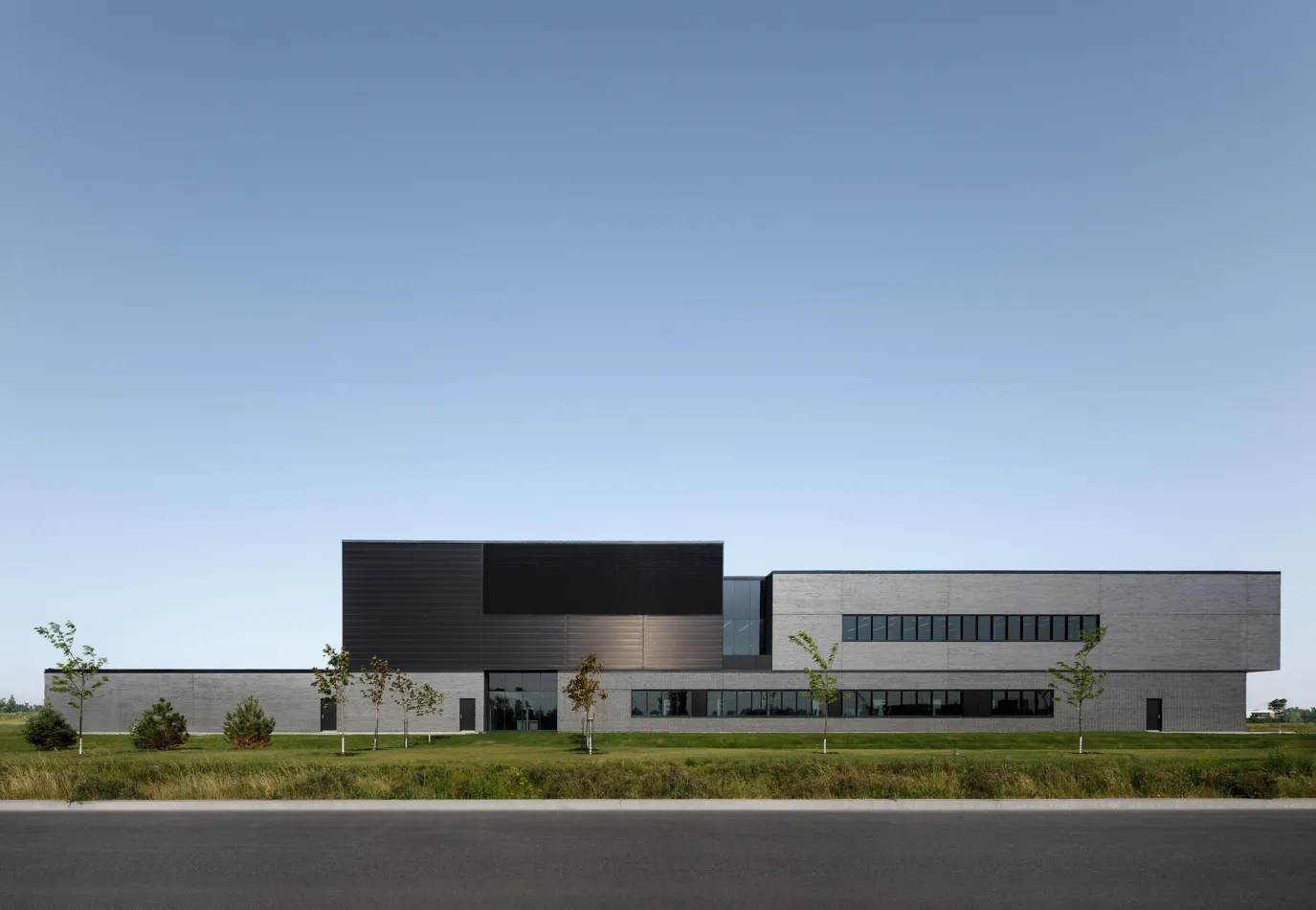 Sleek New Biomedical Lab. Image courtesy of: Stéphane Brügger