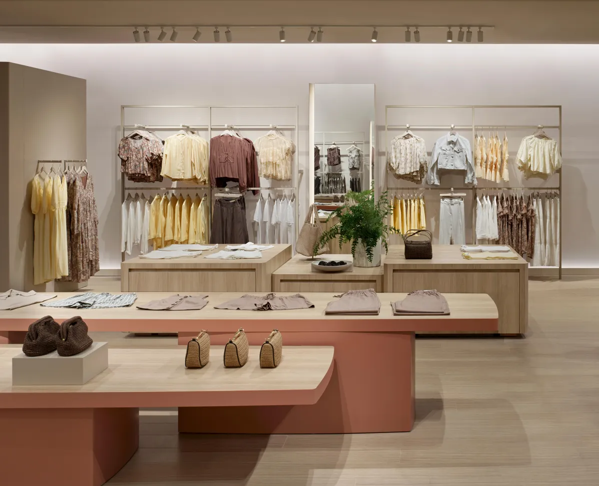 Reitmans’ Bold New Concept Store. Image courtesy of: A-Frame Photography, Ben Rahn