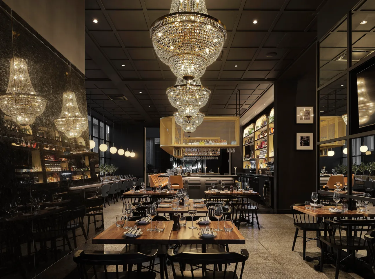 Chez Lionel Arrives in Downtown Montreal. Image of: Maxime Brouillet