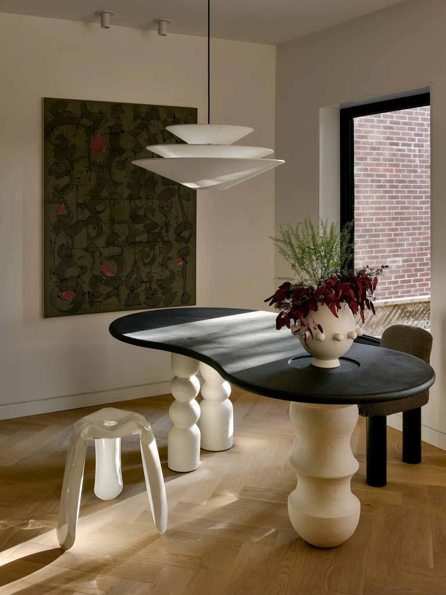 Dining Table. Image courtesy of: 2spacephoto 