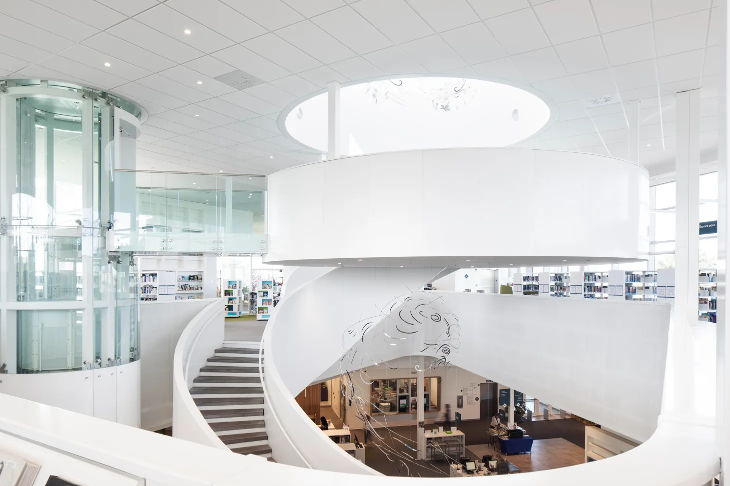 Bibliothèque L'Octogone. Photography by Adrien Williams