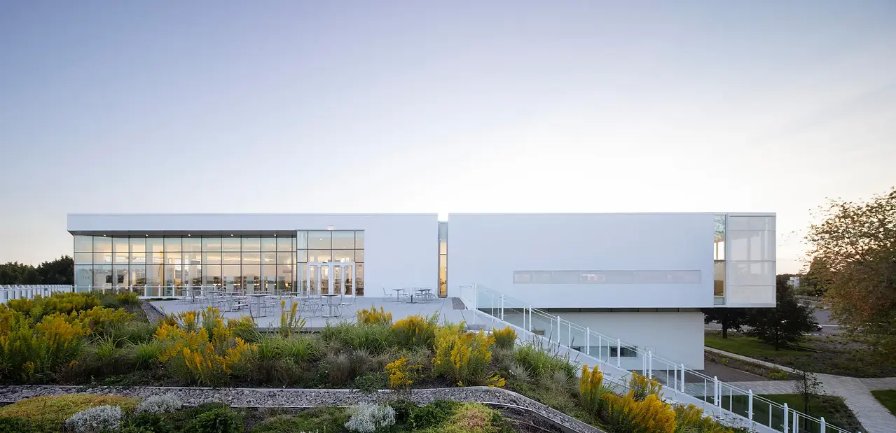 Bibliothèque L'Octogone. Photography by Adrien Williams
