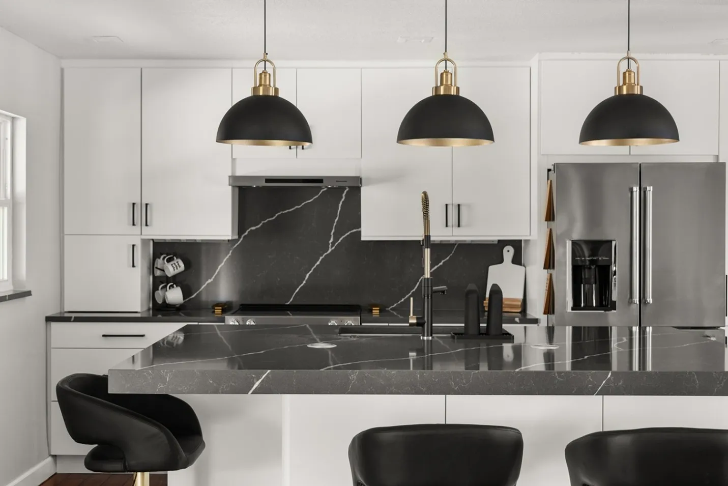 Solid Slab Backsplash. Image courtesy of: S&W Kitchens