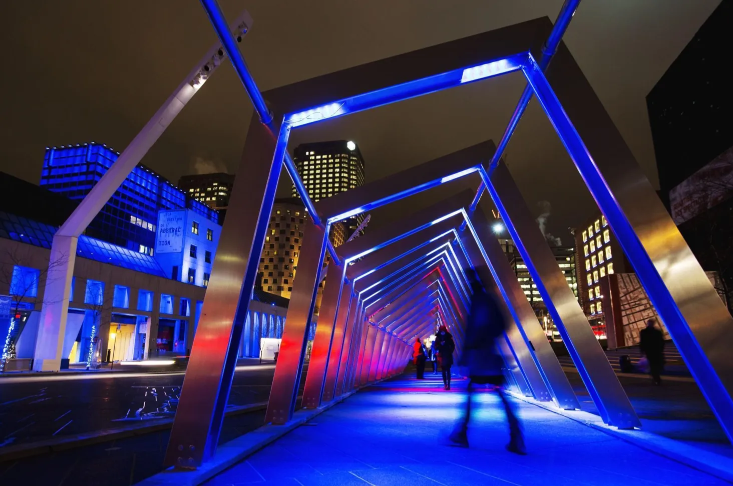 Luminothérapie in the Quartier des Spectacles – Iceberg (2012). Image courtesy of Martine Doyon