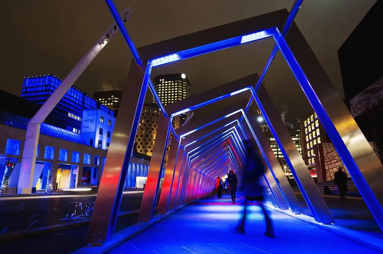 Luminothérapie in the Quartier des Spectacles – Iceberg (2012). Image courtesy of Martine Doyon