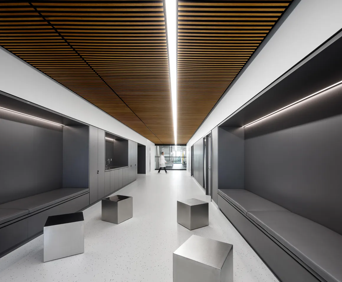 Sleek New Biomedical Lab. Image courtesy of: Stéphane Brügger
