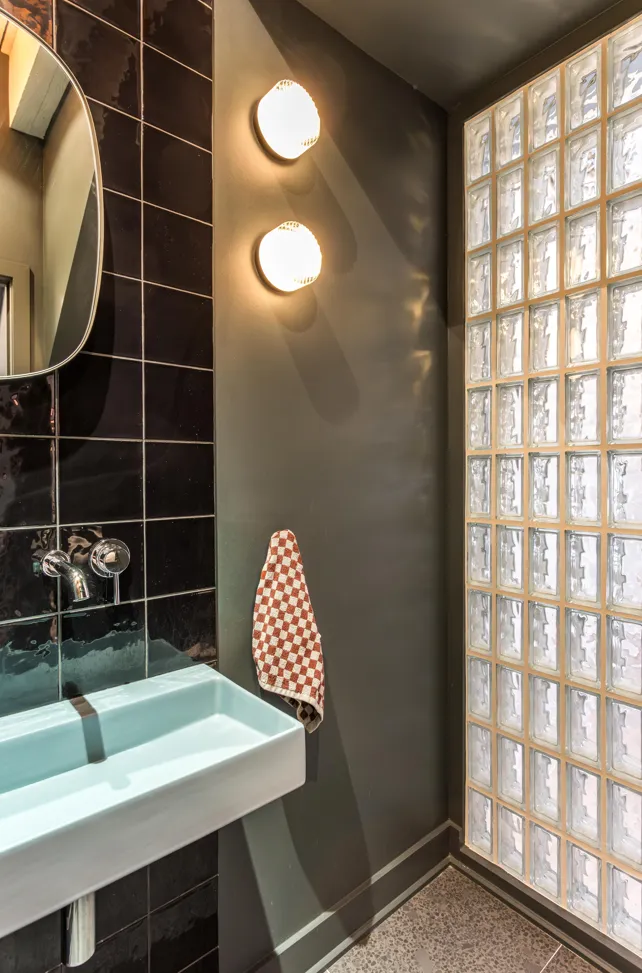 Plateau Kyoto Residence: A Montreal Home Meets Japanese Minimalism. Image of: Caroline Thibault