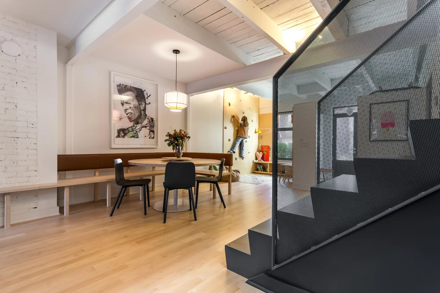 Plateau Kyoto Residence: A Montreal Home Meets Japanese Minimalism. Image of: Caroline Thibault
