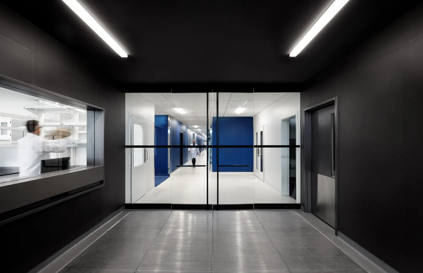 Sleek New Biomedical Lab. Image courtesy of: Stéphane Brügger