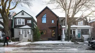 Junction Triangle House: A 19th-Century Sanctuary Reimagined through Light and Whimsy