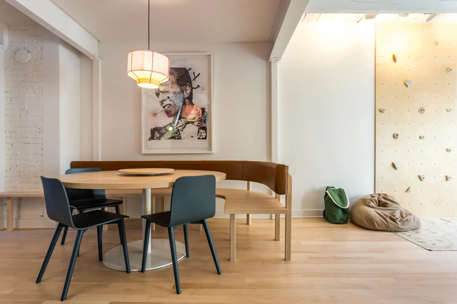 Plateau Kyoto Residence: A Montreal Home Meets Japanese Minimalism. Image of: Caroline Thibault