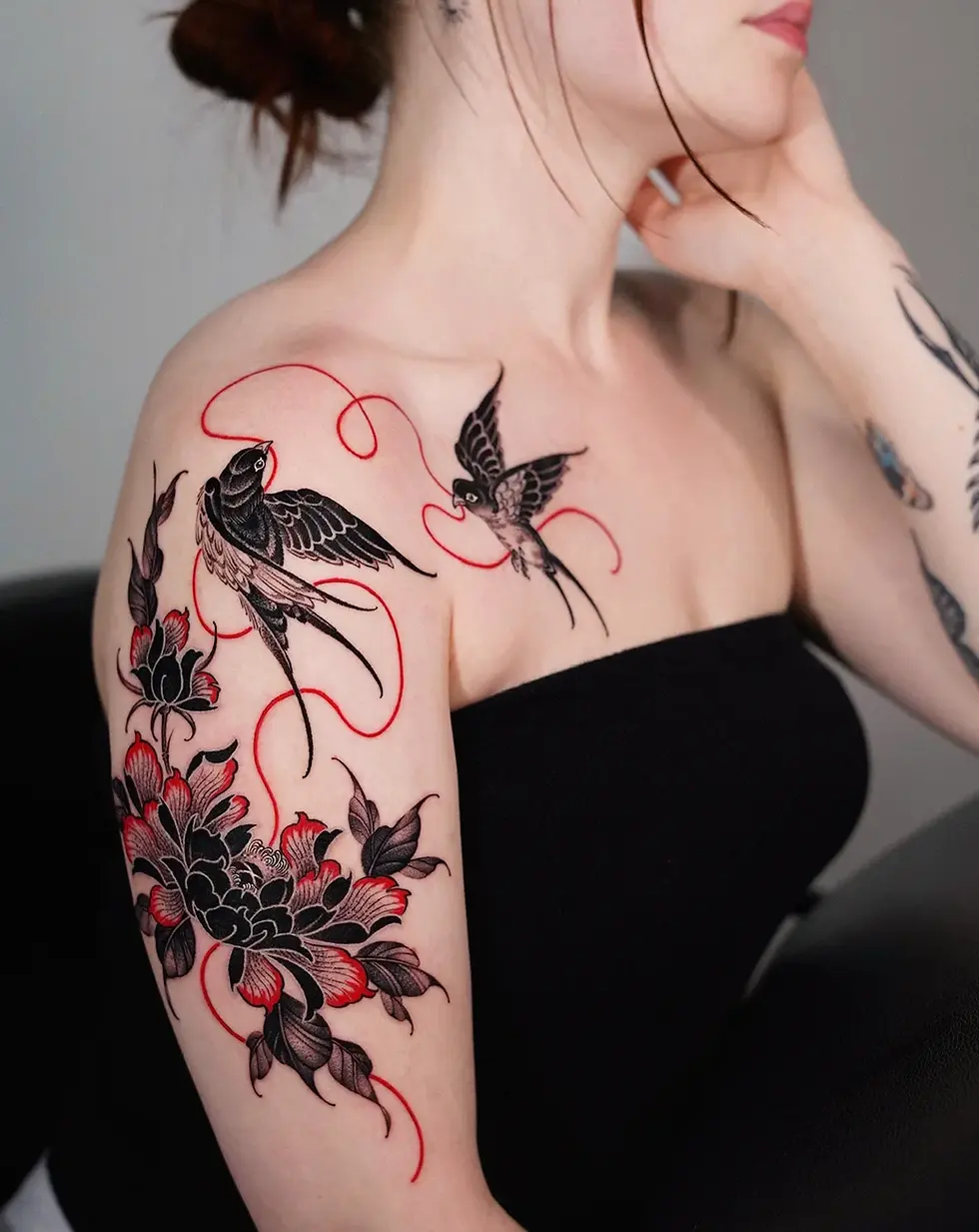 9-taena-4x5-korean-traditional-upper-arm-flower-red-srting-bird-seoul-ink-tattoo-resident-.webp