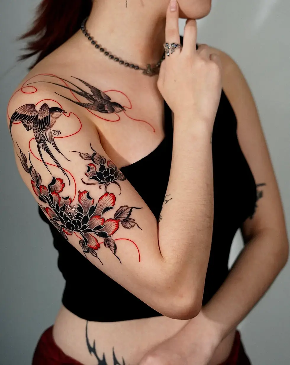 4-taena-4x5-korean-traditional-upper-arm-red-string-flower-bird-seoul-ink-tattoo-resident-.webp
