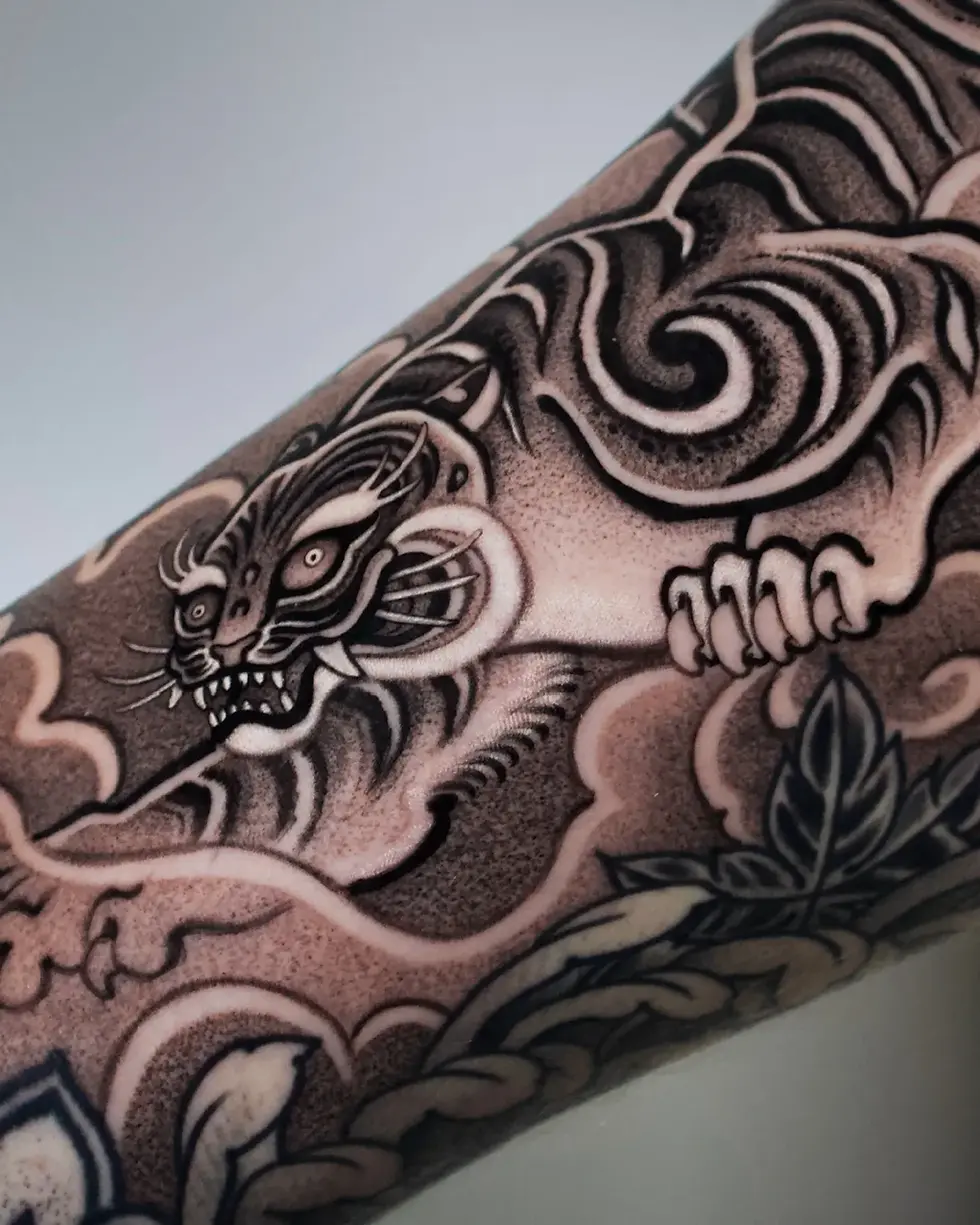 13-vezofit-4x5-korean-traditional-forearm-tiger-seoul-ink-tattoo-resident-artist-travel-cu.webp