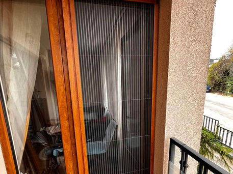 Плисе комарник за балконска врата монтаж Варна антрацит.