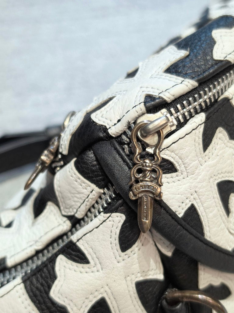 縮圖：克羅心 Chrome Hearts 白十字貼皮腰包