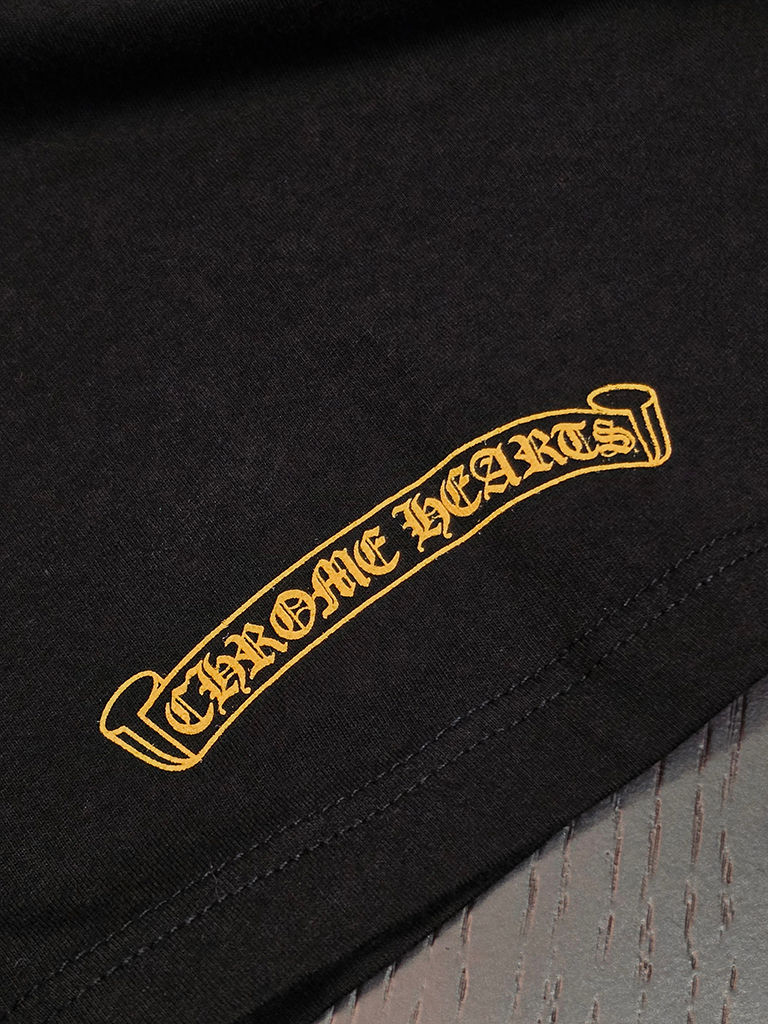 縮圖：克羅心 Chrome Hearts 女版V領黃色匕首短袖(黑)