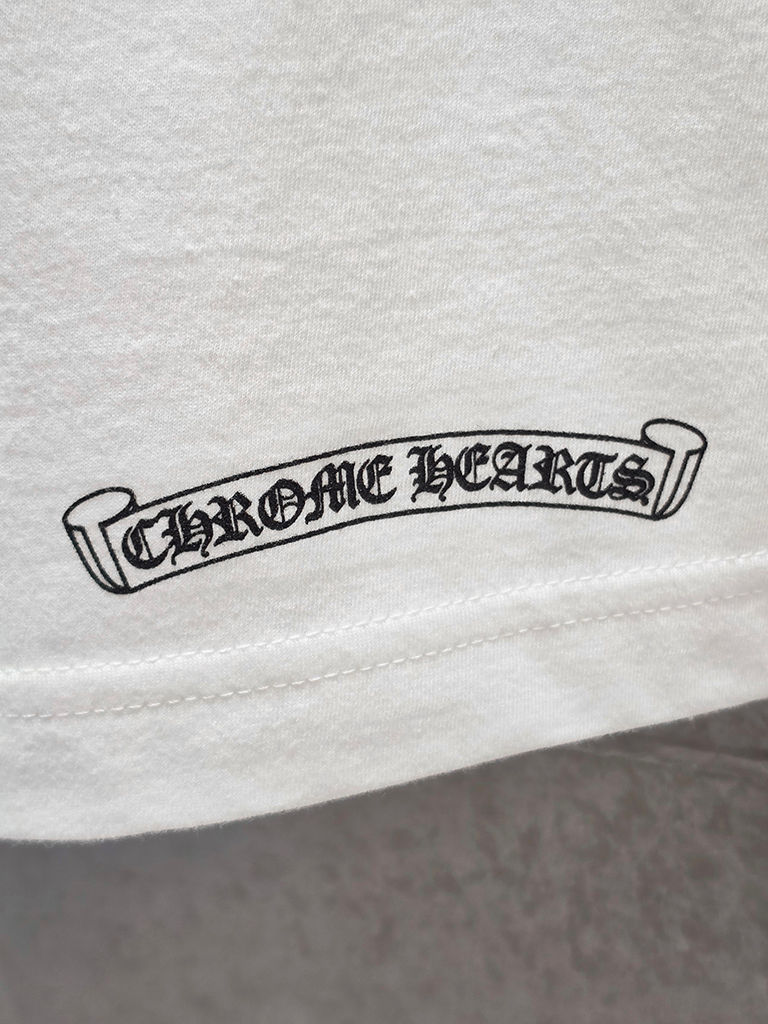 縮圖：克羅心 Chrome Hearts Tokyo東京限定 胸口歌德文短袖(白)