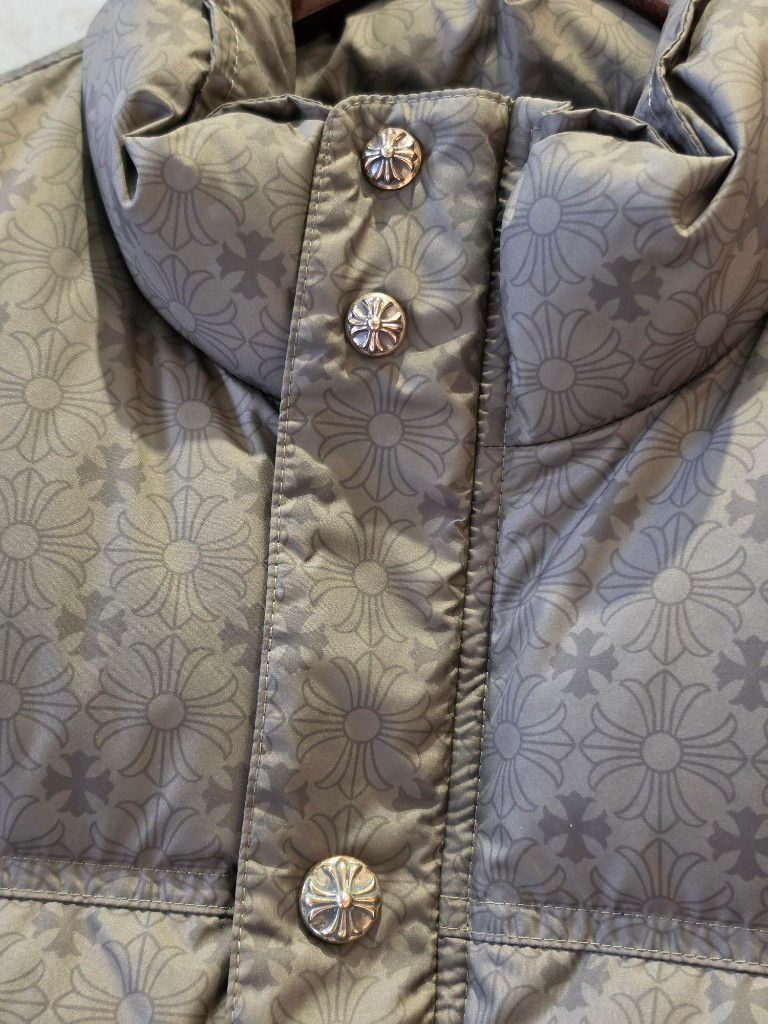縮圖：克羅心 Chrome Hearts 暗紋羽絨背心(軍綠)