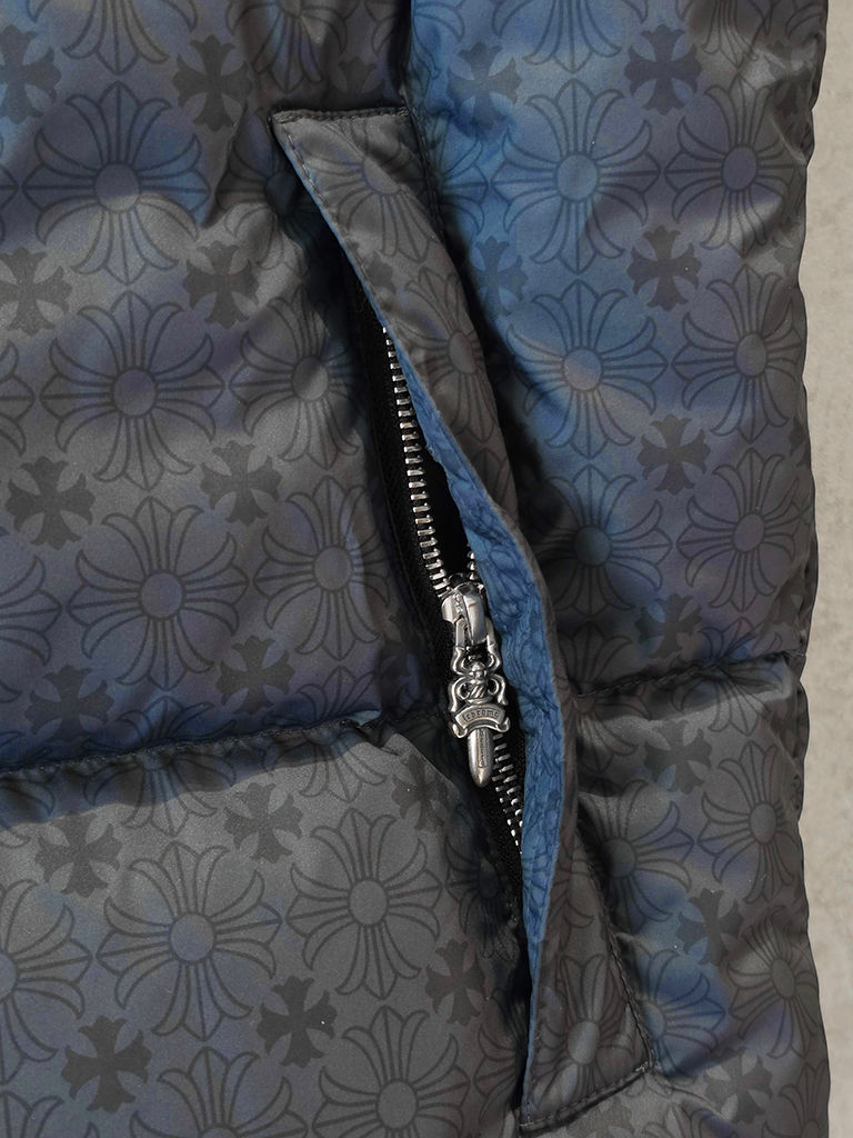 縮圖：克羅心 Chrome Hearts 暗紋羽絨背心(深藍) 