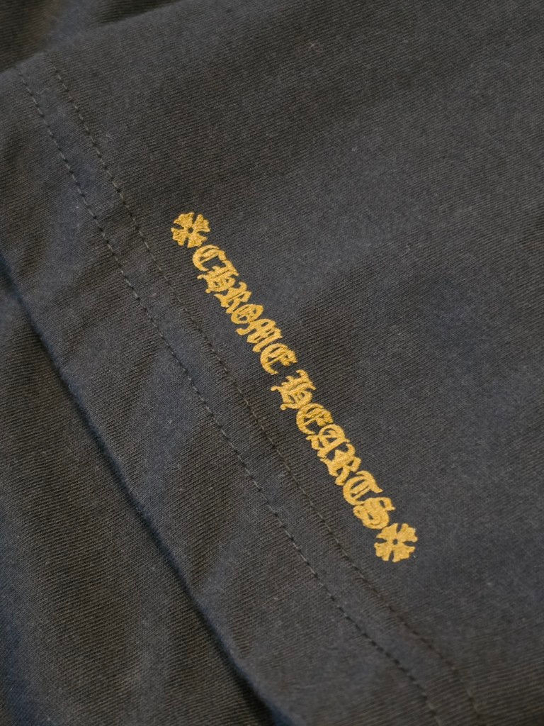 縮圖：克羅心 Chrome Hearts 領口金歌德文短袖(黑) 