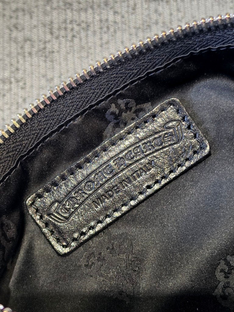 縮圖：克羅心 Chrome Hearts 黑色尼龍十字圖騰肩包