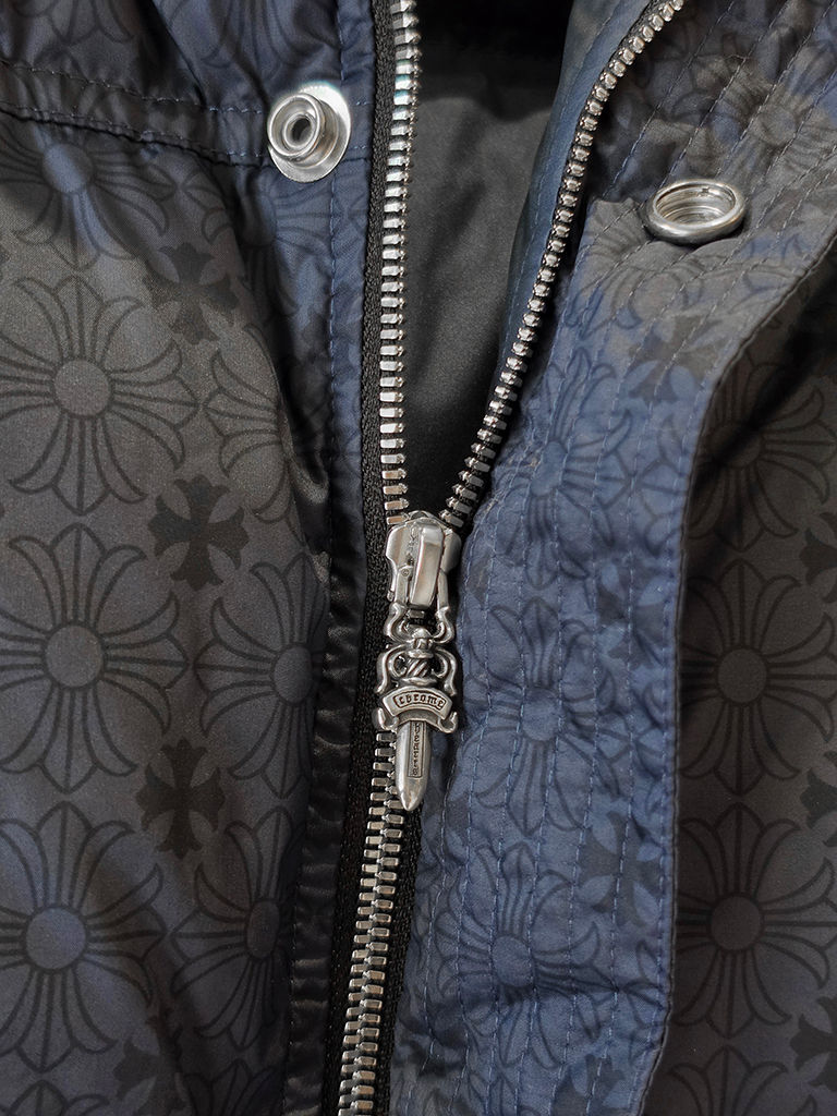 縮圖：克羅心 Chrome Hearts 暗紋羽絨背心(深藍) 