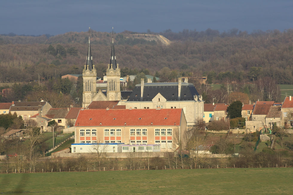 Ecole, mairie, église