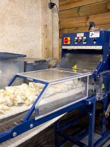 Loup-ouvreur, machine utilisée pour ouvrir et aérer les fibres de laine.