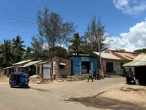 Tuk tuk i transport w Kenii